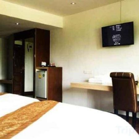 סקון נקהון Nh Elegant Hotel מראה חיצוני תמונה