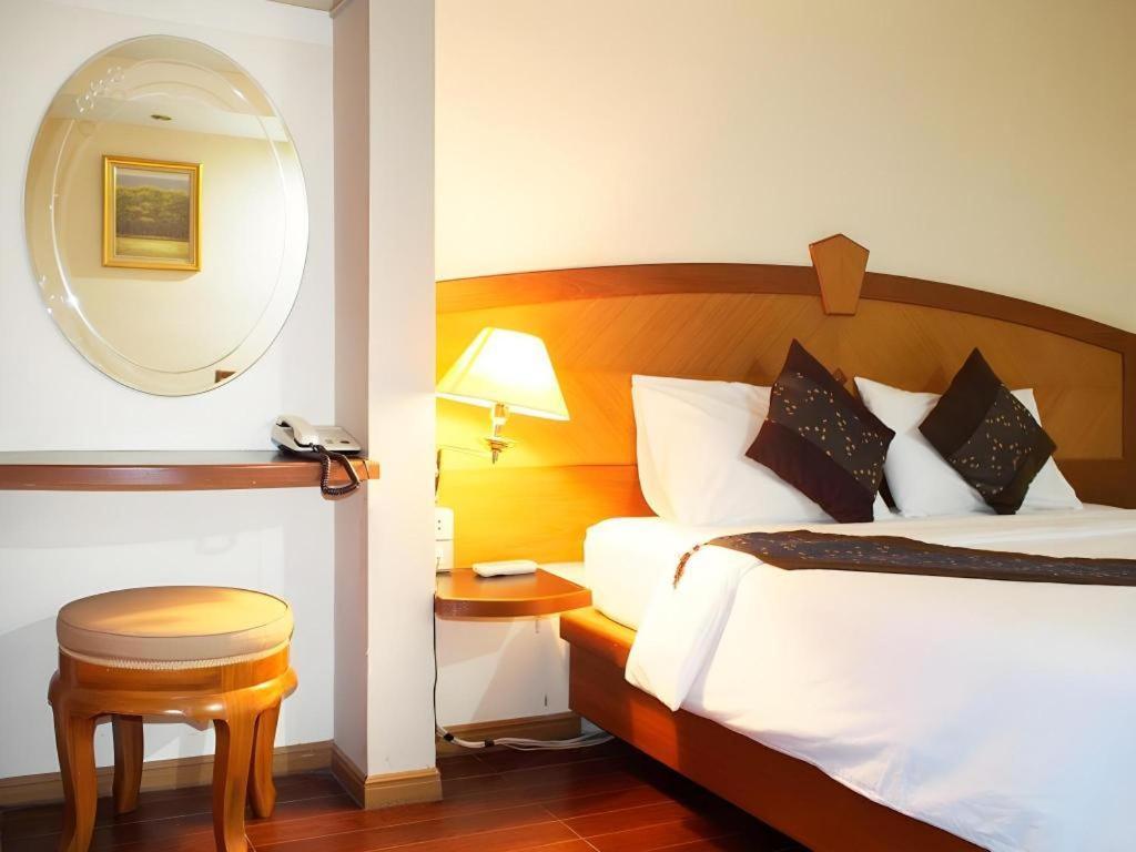 סקון נקהון Nh Elegant Hotel מראה חיצוני תמונה
