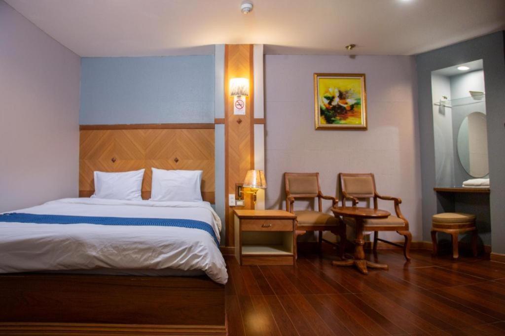 סקון נקהון Nh Elegant Hotel מראה חיצוני תמונה