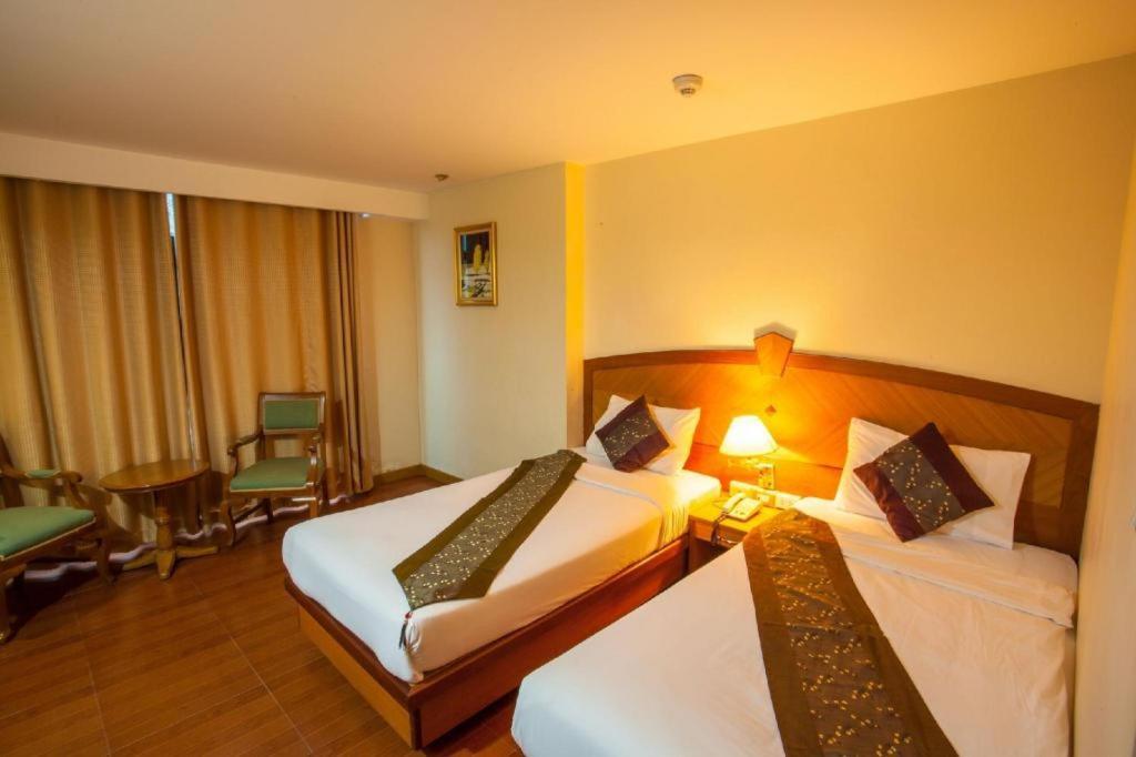 סקון נקהון Nh Elegant Hotel מראה חיצוני תמונה