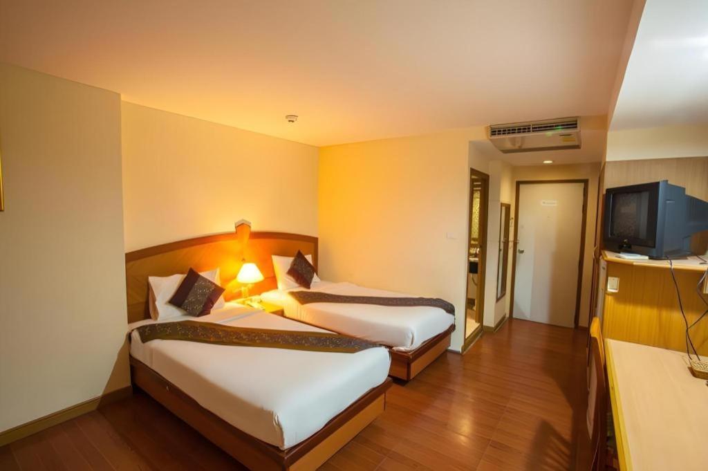 סקון נקהון Nh Elegant Hotel מראה חיצוני תמונה