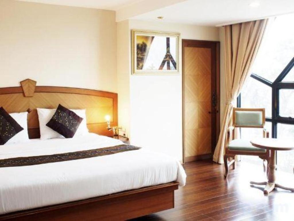 סקון נקהון Nh Elegant Hotel מראה חיצוני תמונה
