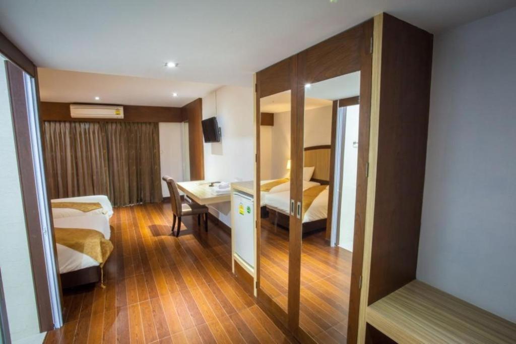 סקון נקהון Nh Elegant Hotel מראה חיצוני תמונה