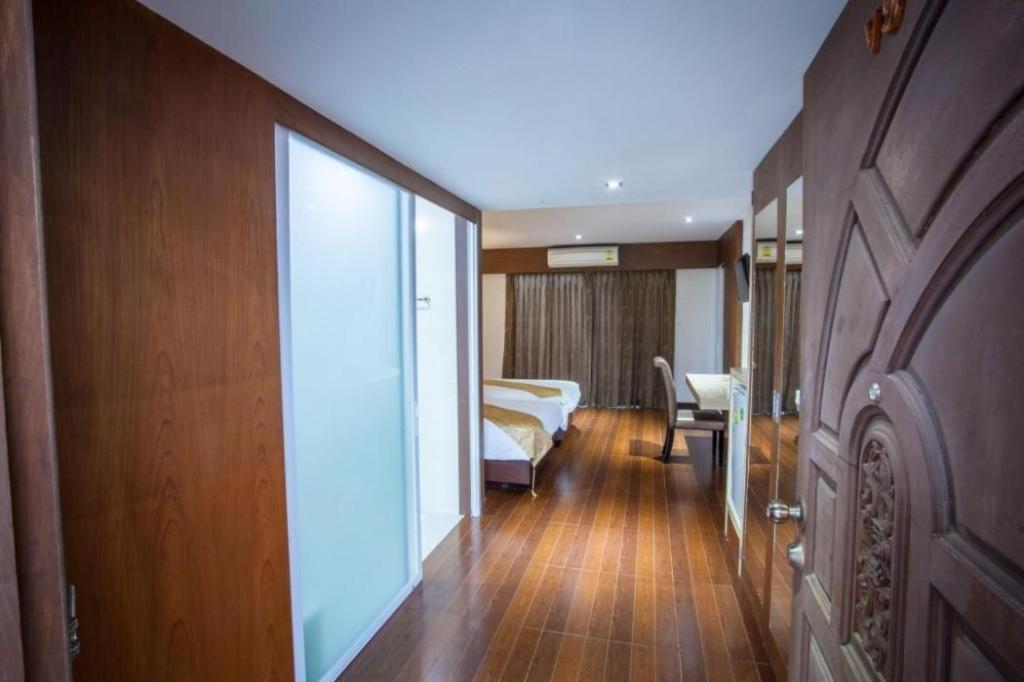 סקון נקהון Nh Elegant Hotel מראה חיצוני תמונה