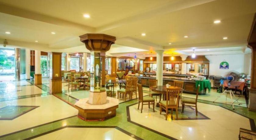 סקון נקהון Nh Elegant Hotel מראה חיצוני תמונה