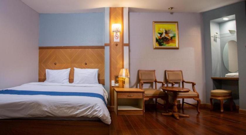 סקון נקהון Nh Elegant Hotel מראה חיצוני תמונה