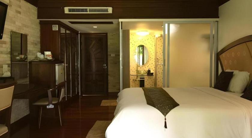 סקון נקהון Nh Elegant Hotel מראה חיצוני תמונה