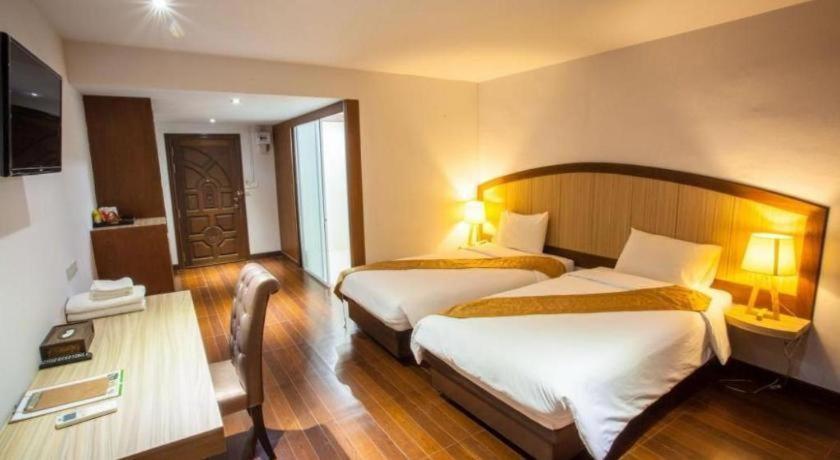 סקון נקהון Nh Elegant Hotel מראה חיצוני תמונה