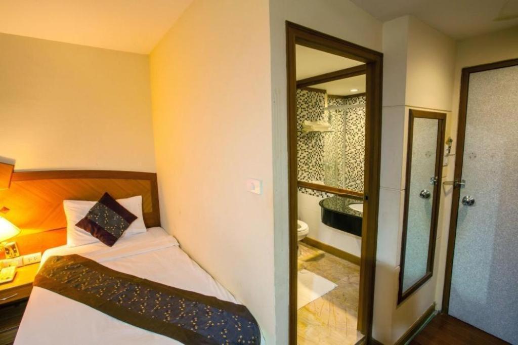 סקון נקהון Nh Elegant Hotel מראה חיצוני תמונה