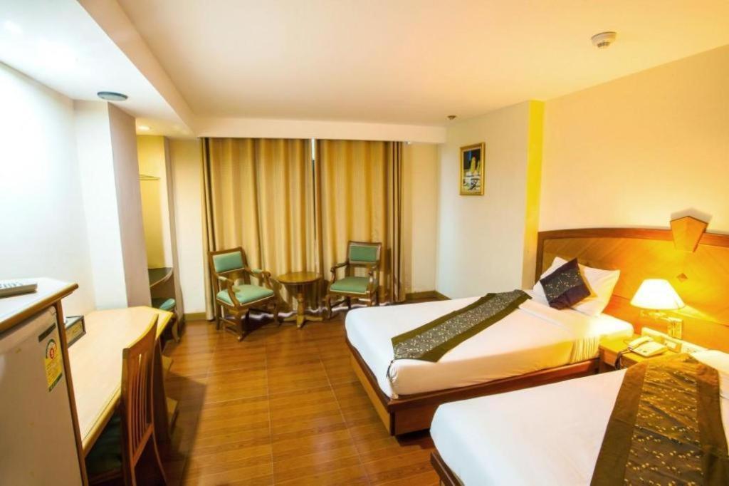 סקון נקהון Nh Elegant Hotel מראה חיצוני תמונה
